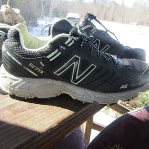 mens size 9.5 New Balance all terrain 573